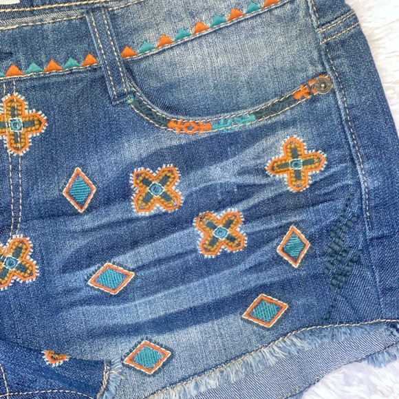 Mudd embroidered Tribal Aztec Jean shorts, 13 - Picture 3 of 8